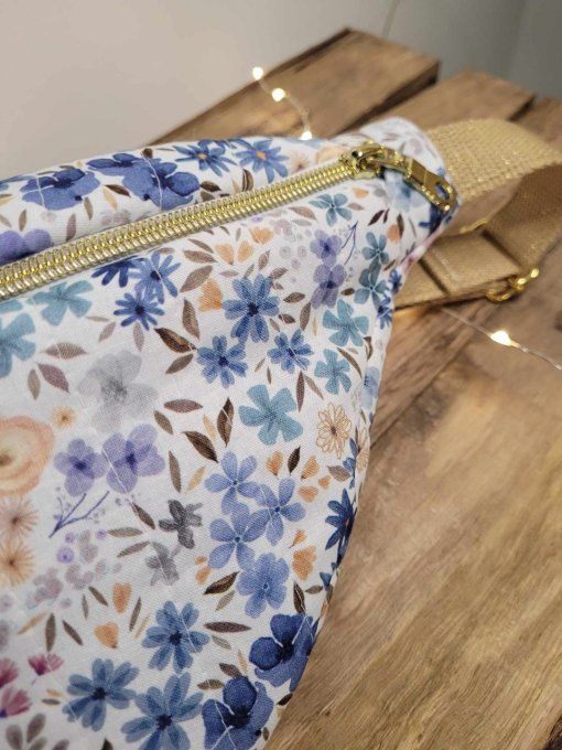 Sac banane matelassé fleurs bleu